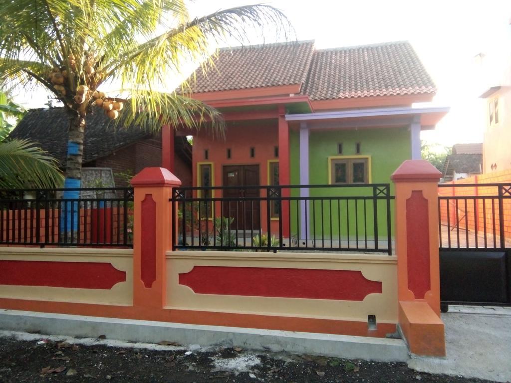 Yunior Guesthouse Tamansuruh Extérieur photo