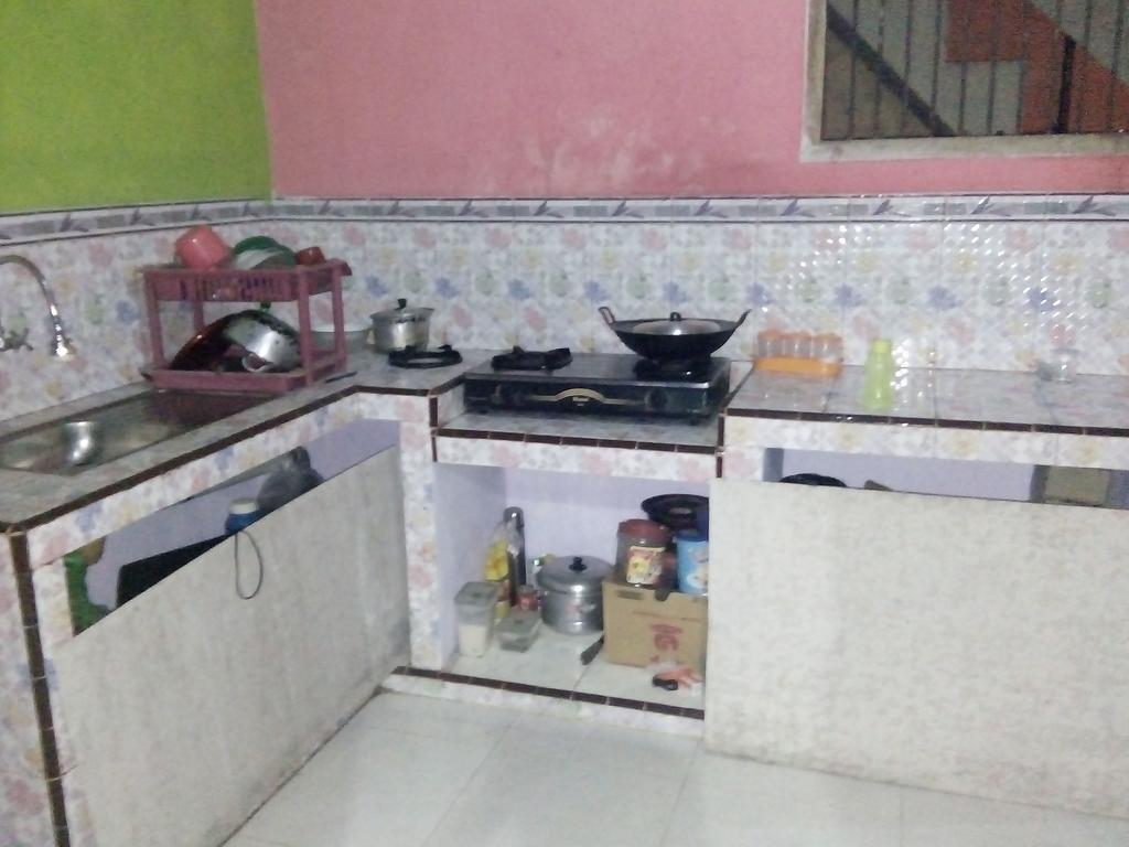 Yunior Guesthouse Tamansuruh Extérieur photo
